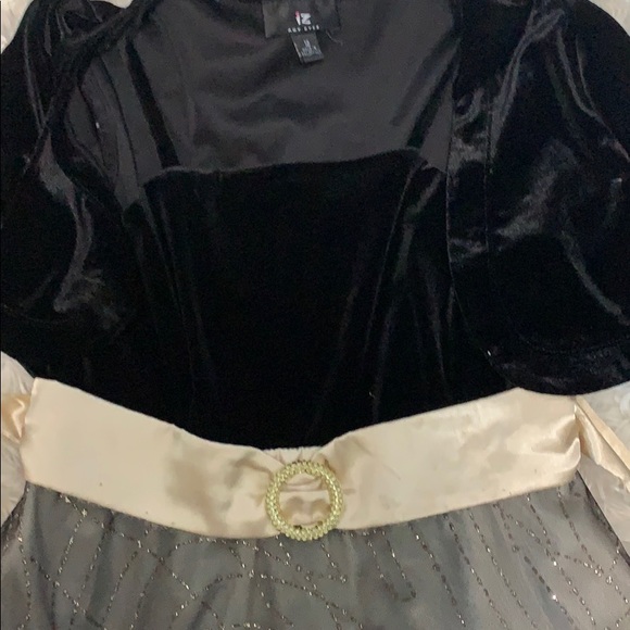 kid’s dress - Picture 2 of 3